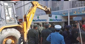 अल्फा केयर फार्मेसीमा  मेयर बालेन शाहले चलाए डोजर